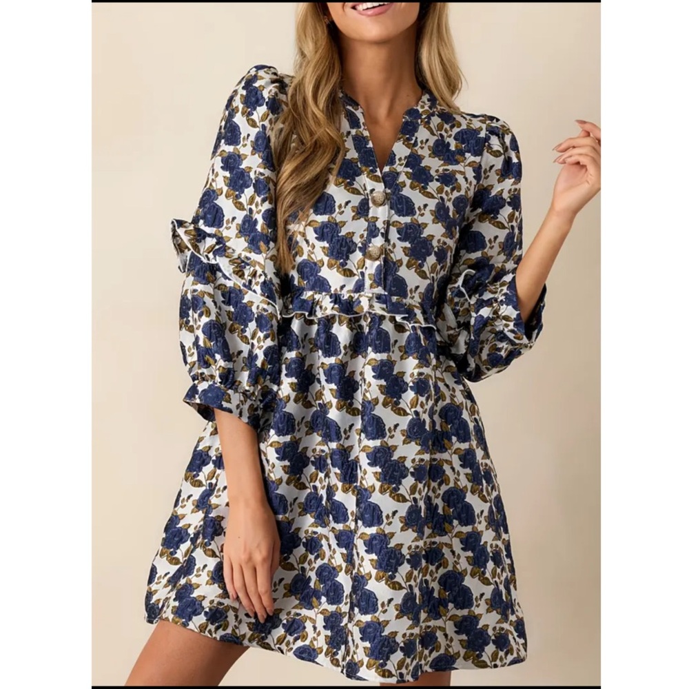 Chic Long Sleeve Floral Dress in Blue and White